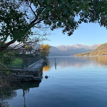 Villa Giardino Con Pontile Sul Lago D'orta In Riva