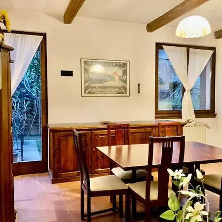 Villa Giardino Con Pontile Sul Lago D'orta In Riva Orta San Giulio