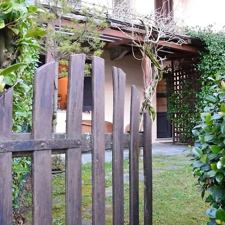 Giardino Con Pontile Sul Lago D'orta In Riva Villa *