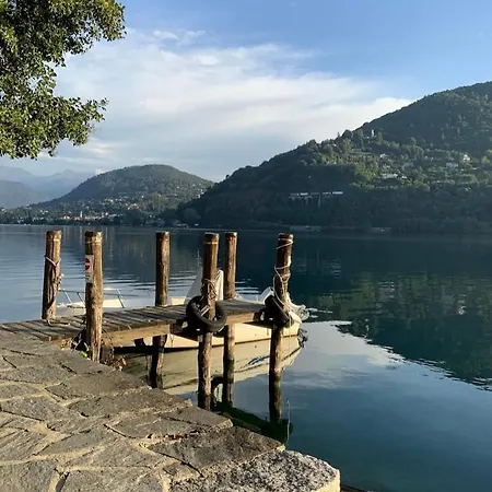 Giardino Con Pontile Sul Lago D'orta In Riva Villa Orta San Giulio