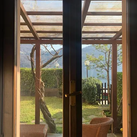 Giardino Con Pontile Sul Lago D'orta In Riva Villa *