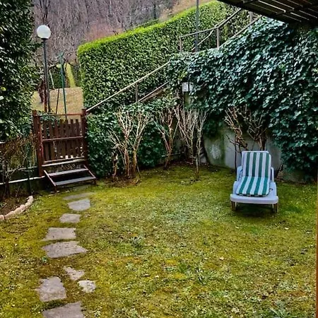 Giardino Con Pontile Sul Lago D'orta In Riva *