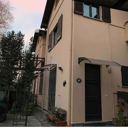 Giardino Con Pontile Sul Lago D'orta In Riva *