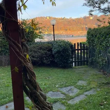 Giardino Con Pontile Sul Lago D'orta In Riva *