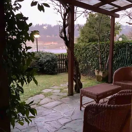 Giardino Con Pontile Sul Lago D'orta In Riva * Orta San Giulio